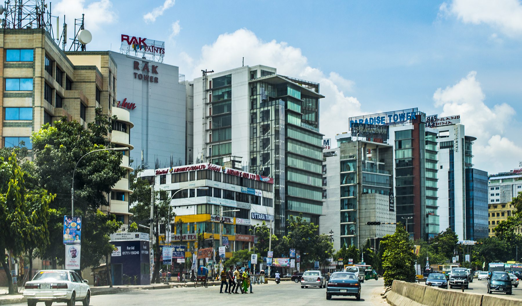 Uttara_Airport_Road,_Dhaka_(28543570895)
